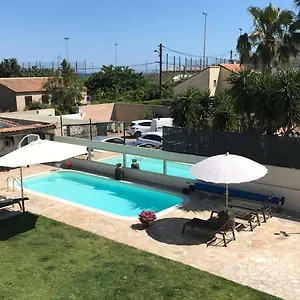 Hostel Debbie's Crew House, Antibes